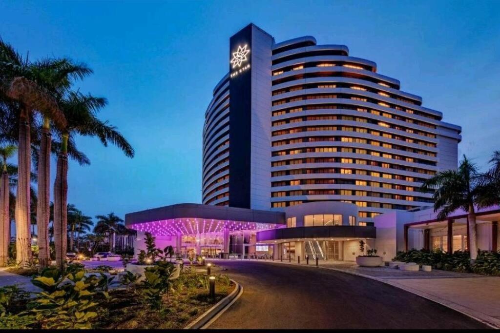 Broadbeach Victoria Square Gold Coast Exterior foto